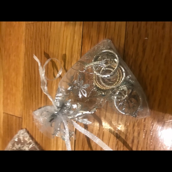 SIX RING BUNDLE Comes with FREE cute bag - Picture 2 of 2